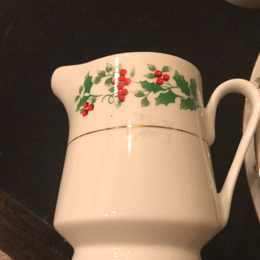 11 piece Christmas dishes
